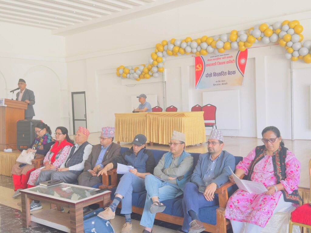 ओलीले नेतृत्व छाड्नुपर्छ