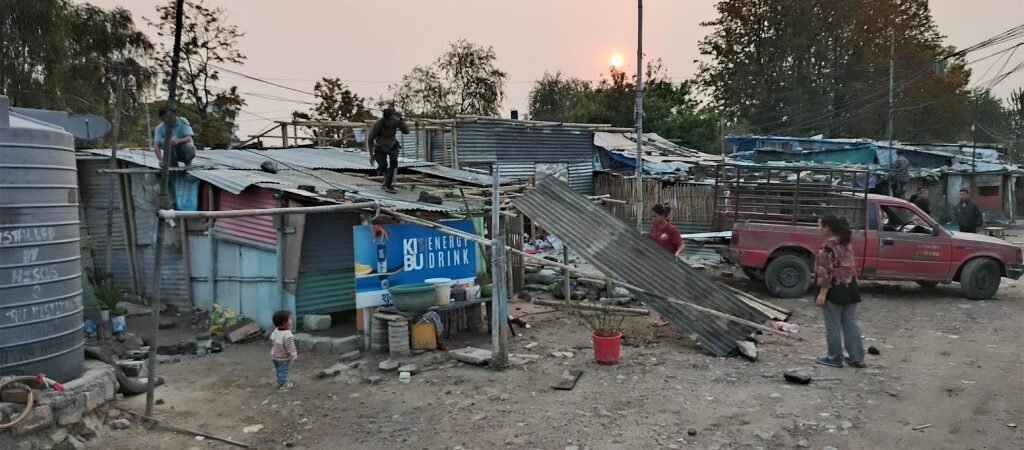 मिरमिरेमै बसाइँ सर्दै सुकुमवासी बासिन्दा | काठमाडौंमा आफैं  बस्ती खाली गर्दै सुकुमवासी  बस्ती