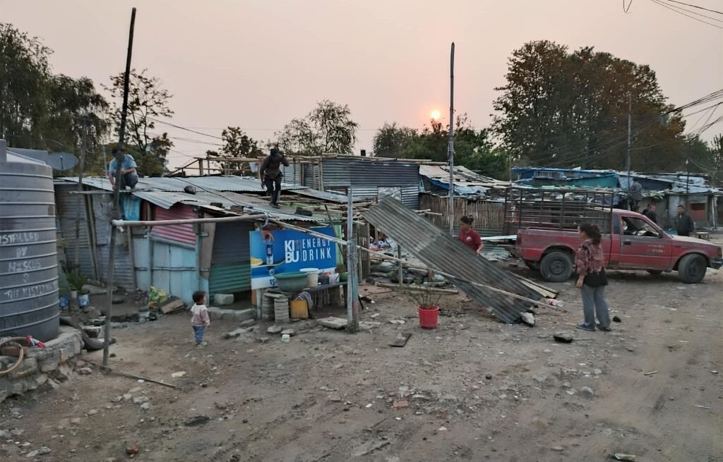 मिरमिरेमै बसाइँ सर्दै सुकुमवासी बासिन्दा | काठमाडौंमा आफैं  बस्ती खाली गर्दै सुकुमवासी  बस्ती