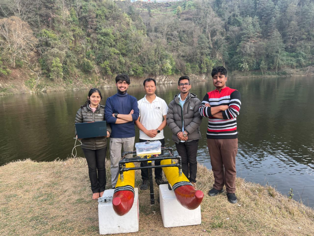 नेपाली विद्यार्थीले बनाए पानीमुनि स्क्यान गर्ने डुङ्गा, विपद् व्यवस्थापनमा उपयोगी