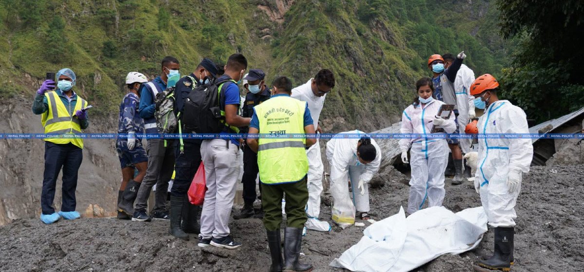 तनहुँमा बेवारिसे शव व्यवस्थापन: भोटेकोशी बाढीका मृतकलाई चैनपुर जङ्गलमा गाडिँदै