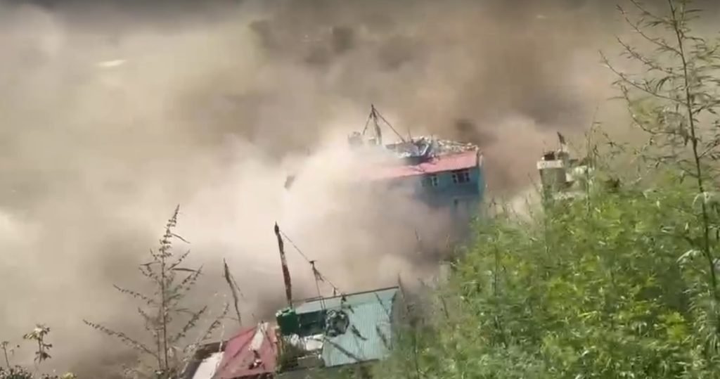रसुवा बाढी उद्धार: नेपाली सेनाका दुई हेलिकप्टर र स्थल टोली प्रभावित क्षेत्रमा परिचालन