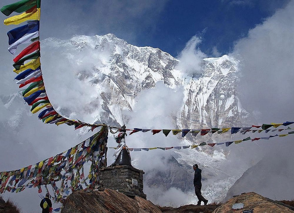 अन्नपूर्ण पदमार्गमा मौसम खराब भएपछि मनाङ पुगेका पर्यटक फर्किन थाले
