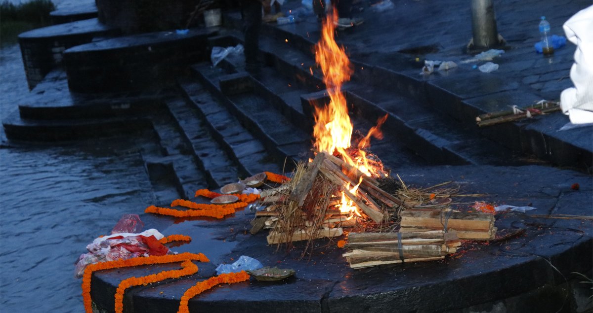 रसुवा बाढी: बेपत्ता मामा-भाञ्जा नभेटिएपछि कुशको शव बनाएर अन्त्येष्टि