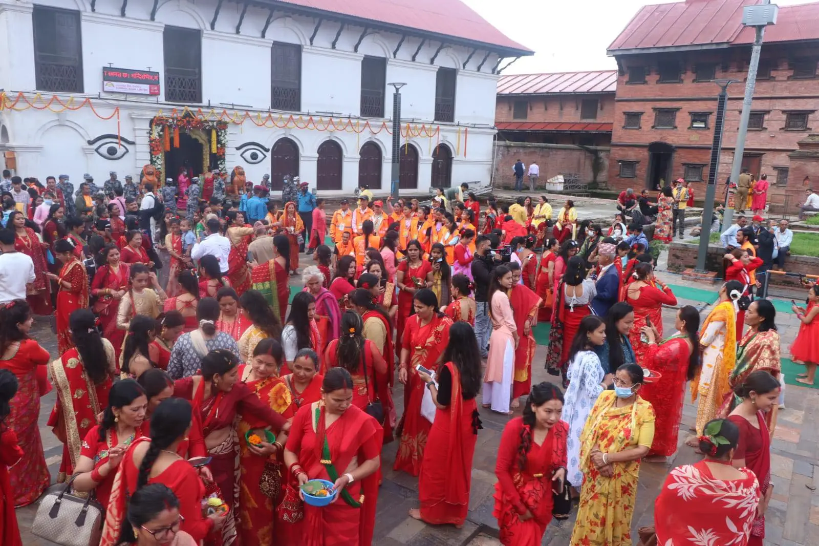 हरितालिका तीज: पशुपतिनाथसहित देशभरीका शिवालयमा व्रतालुको घुइँचो, पूजाआजा धुमधामसँग मनाइँदै
