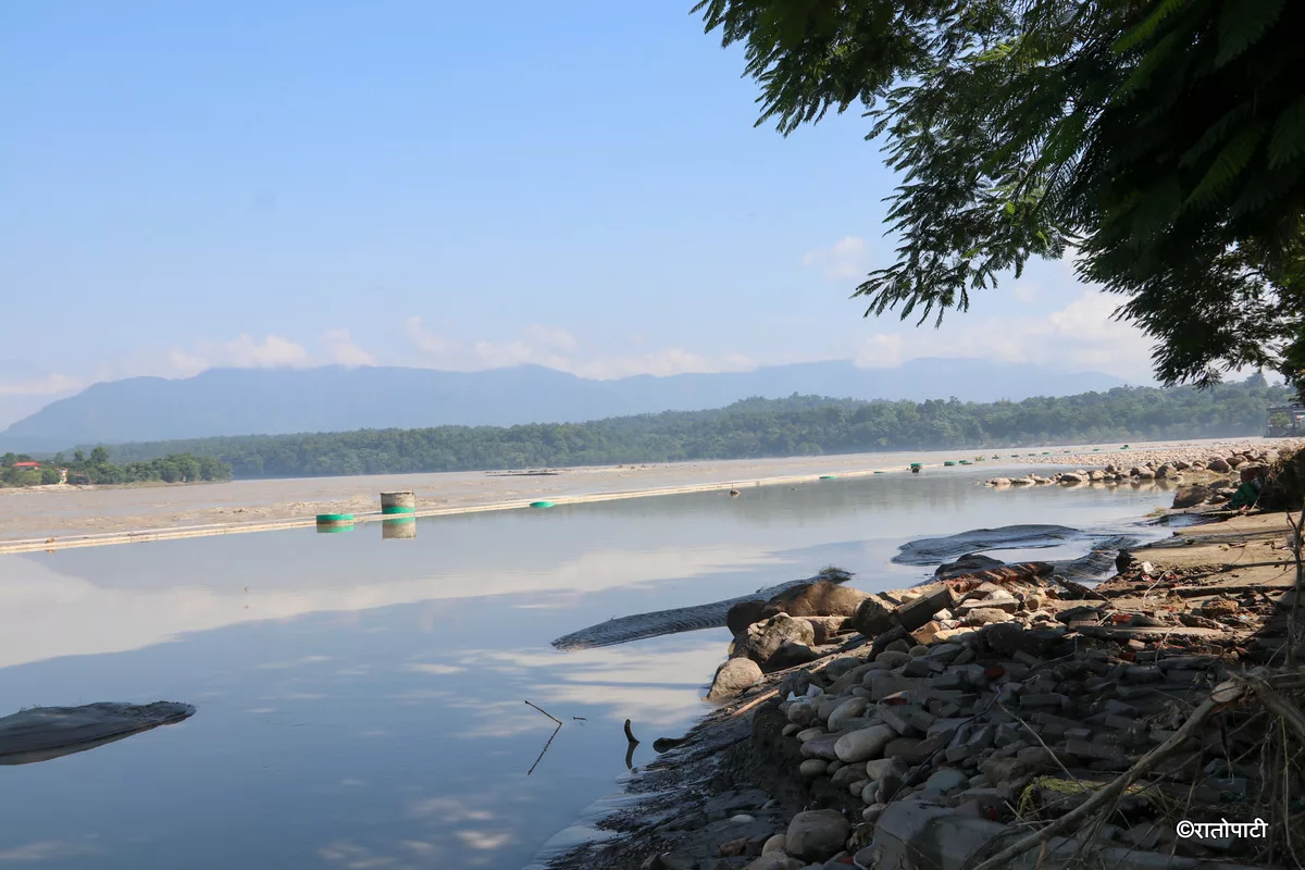 नारायणी नदीको बाढीले चितवनतर्फ एक हजार १५० मिटर तटबन्धमा पुर्‍यायो क्षति